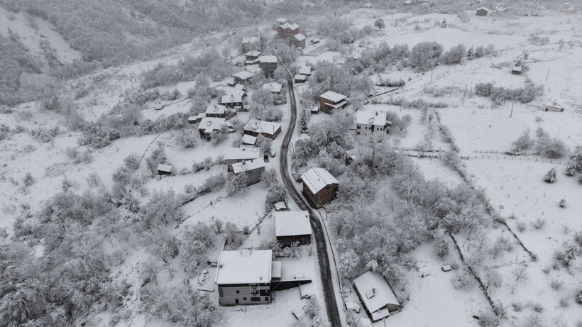Kış Türkiye'yi sardı! Kent merkezleri beyaza büründü... - Sayfa 17