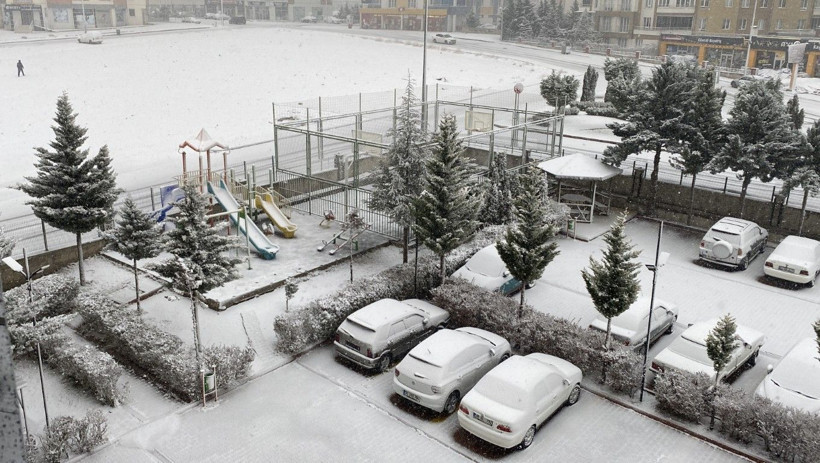 Kış Türkiye'yi sardı! Kent merkezleri beyaza büründü... - Sayfa 5