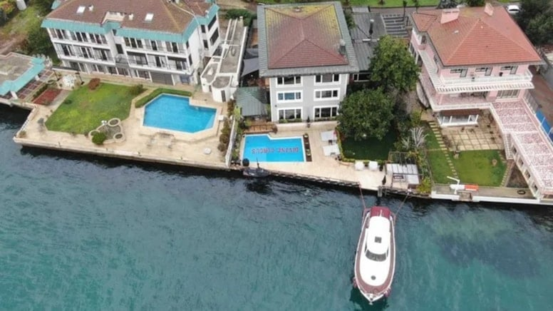 Sapkın partilerin şifreli mekanı! Ünlülerin gizli parti yalısı... - Sayfa 1