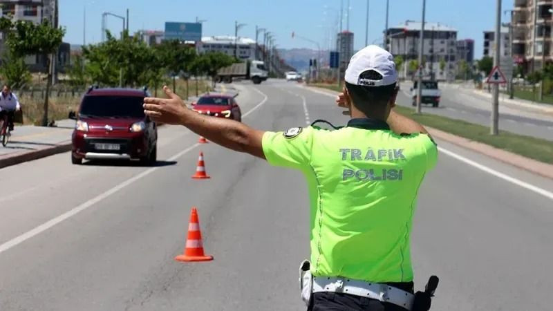 Trafikte bütün cezalar değişiyor! İşte Meclis’in bu haftaki gündemi… - Sayfa 4