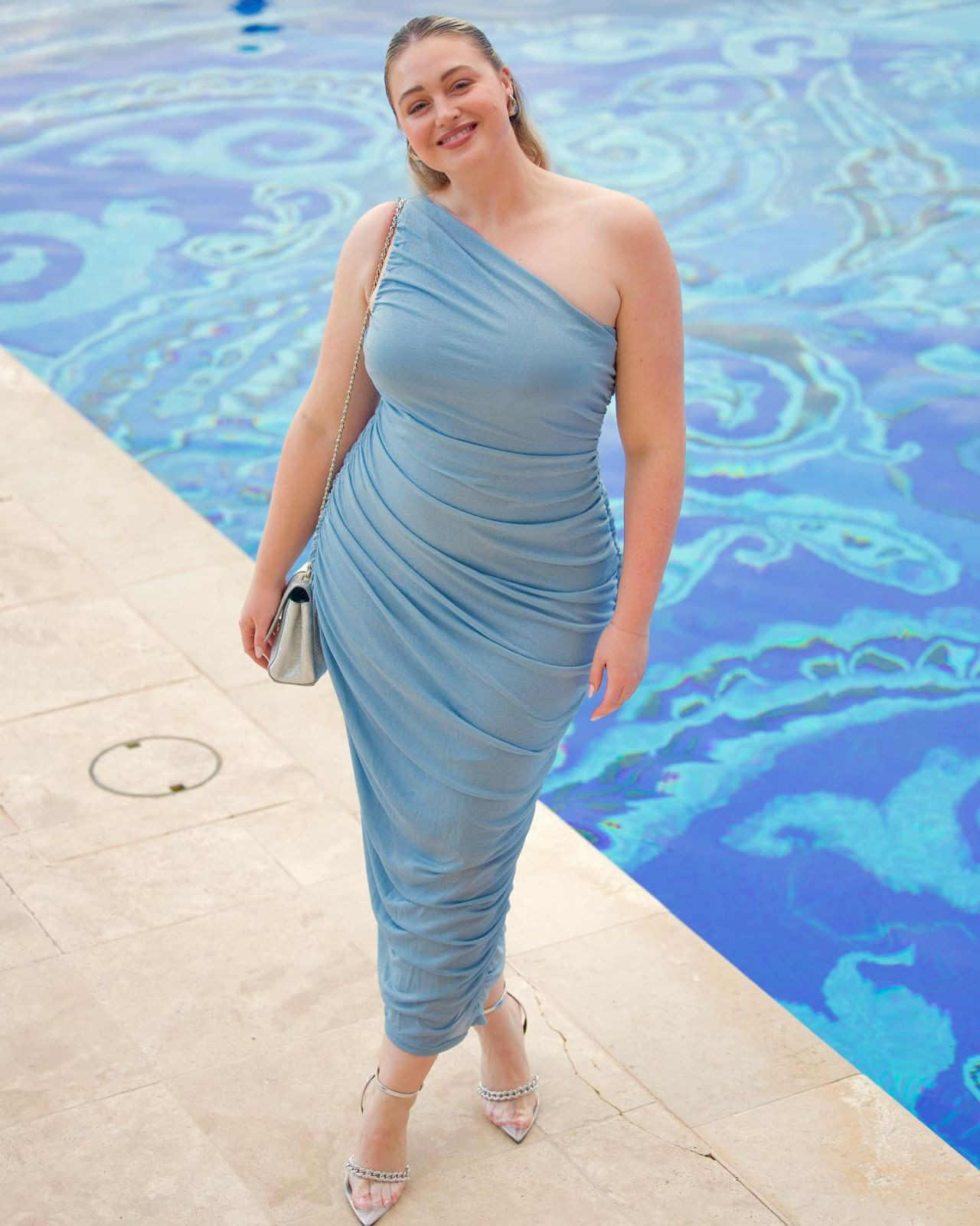 Kıvrımlarıyla ünlü model itirafıyla gündem oldu - Sayfa 1