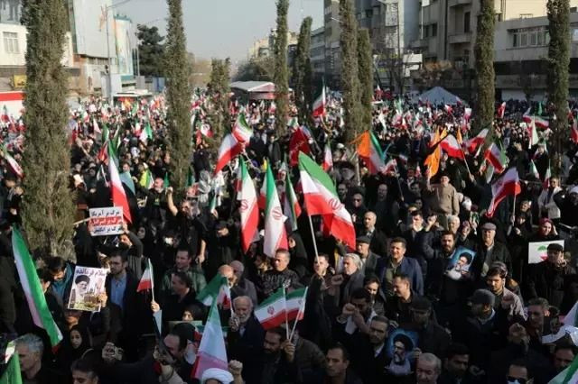 Komşu adım adım iç savaşa gidiyor! Yüzlerce dükkan ateşe verildi - Sayfa 5