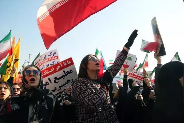 Komşu adım adım iç savaşa gidiyor! Yüzlerce dükkan ateşe verildi - Sayfa 7