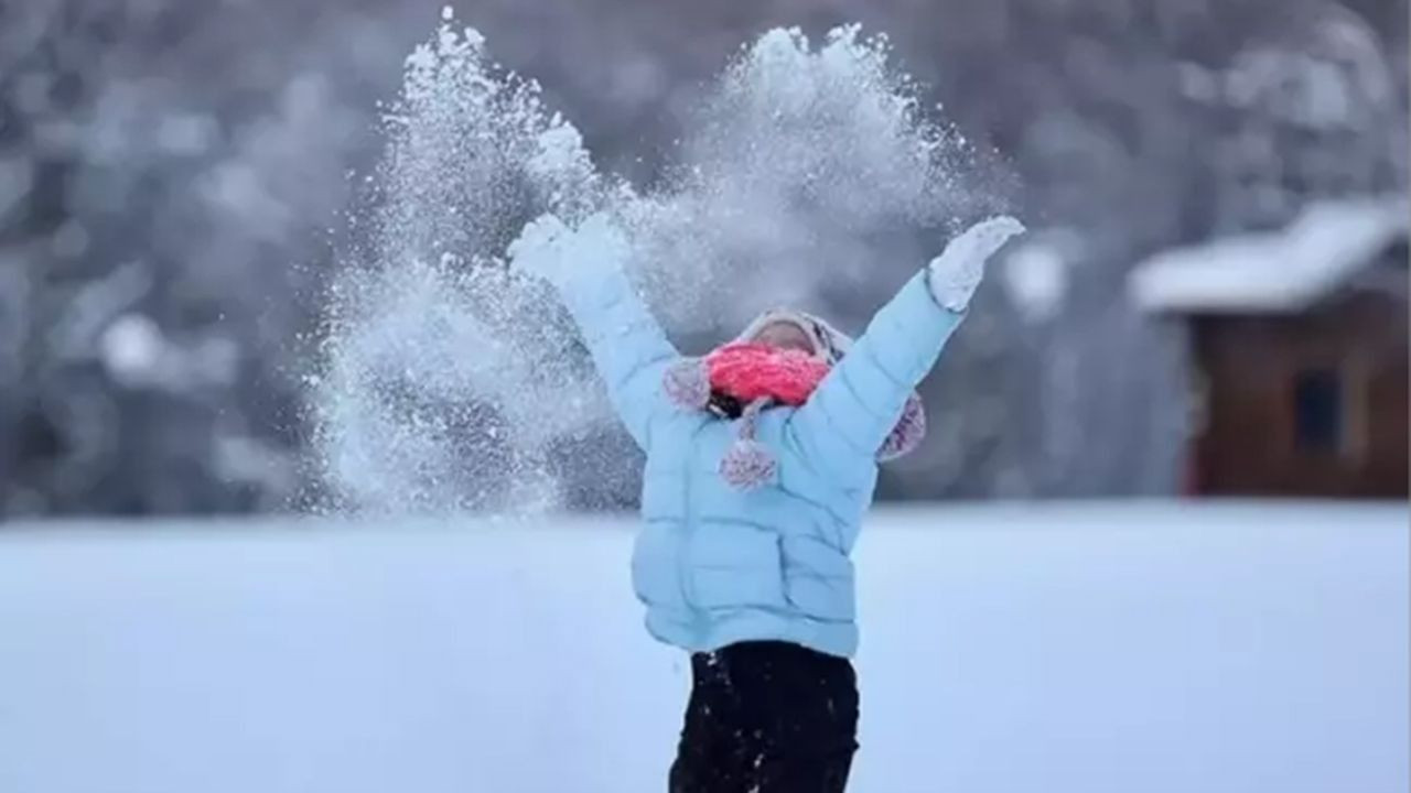 Valilikler peş peşe açıkladı: İşte yarın okulların tatil olduğu iller! - Sayfa 1