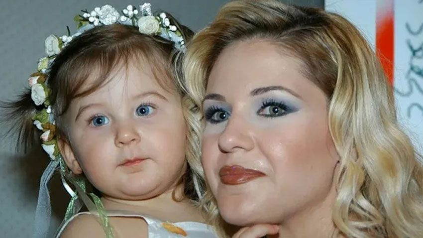 Emine Ün ve kızı yıllar sonra ortaya çıktı! "Annesinin fotokopisi" - Sayfa 2