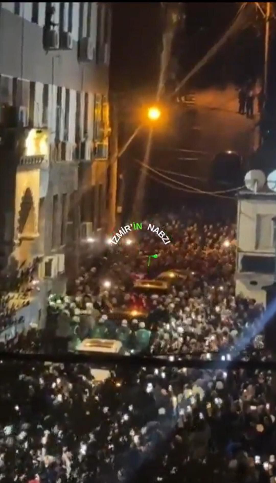 Türkiye bu görüntüleri konuşuyor! İzmir’de binlerce kişi aynı anda tövbe etti! - Sayfa 5