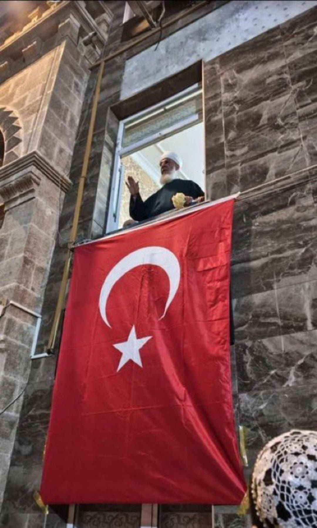 Türkiye bu görüntüleri konuşuyor! İzmir’de binlerce kişi aynı anda tövbe etti! - Sayfa 3