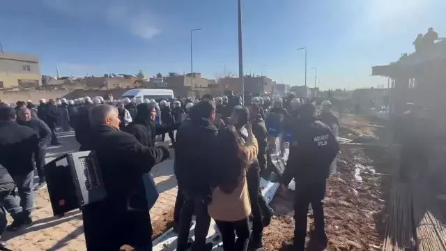 DEM Parti grup toplantısı sonrası ortalık karıştı! Polise taş atıldı, arbede çıktı - Sayfa 2