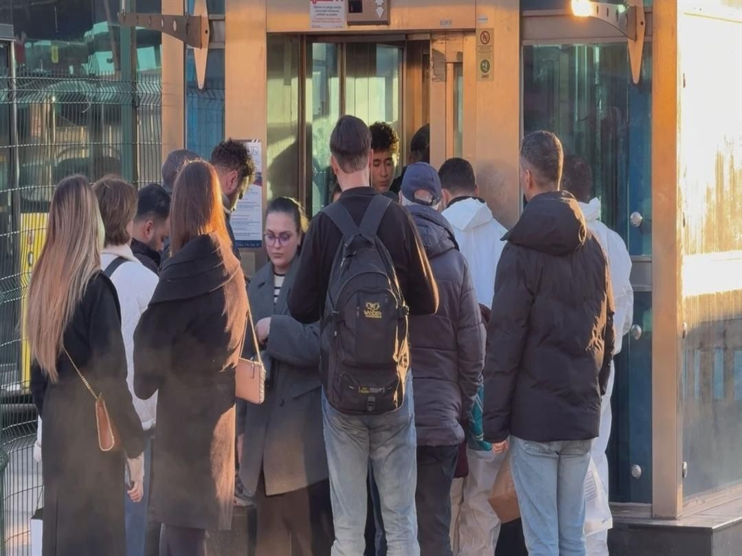 17 yaşındaki Aylin metro istasyonunda raylara atladı! Ardında yürek yakan not bıraktı... - Sayfa 2