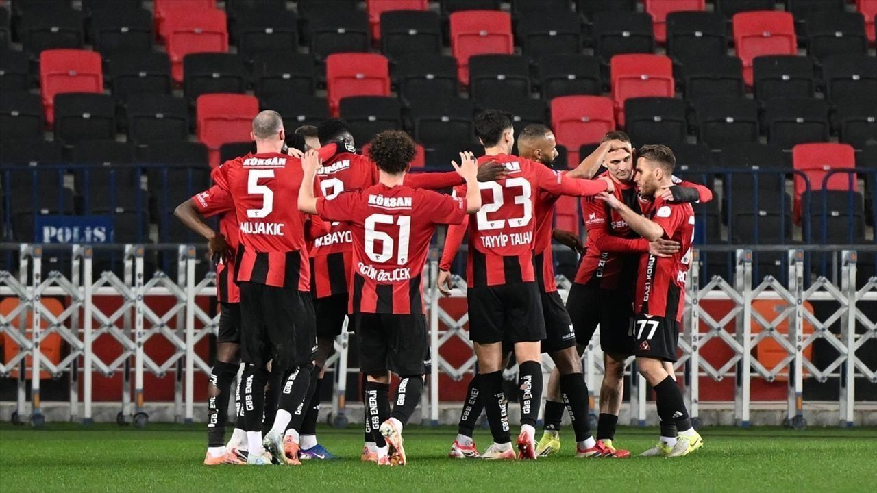 Süper Lig'de ödenen maaşlar yok artık dedirtti: Zirvedeki takımdan korkunç fark! - Sayfa 10