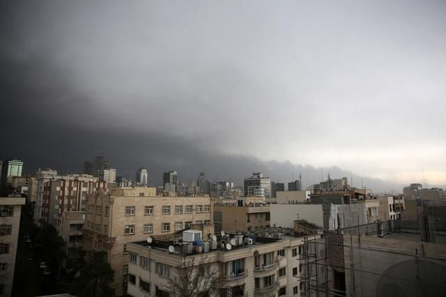 Tahran karanlığa gömüldü! İsrail saldırısı sonrası gökten kül yağdı - Sayfa 12