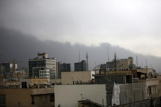 Tahran karanlığa gömüldü! İsrail saldırısı sonrası gökten kül yağdı - Sayfa 3