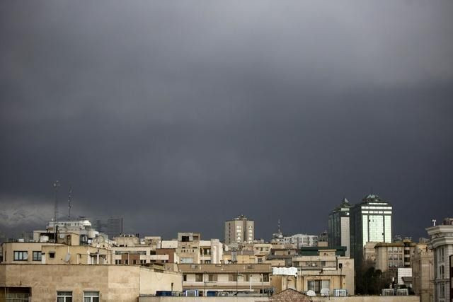 Tahran karanlığa gömüldü! İsrail saldırısı sonrası gökten kül yağdı - Sayfa 4