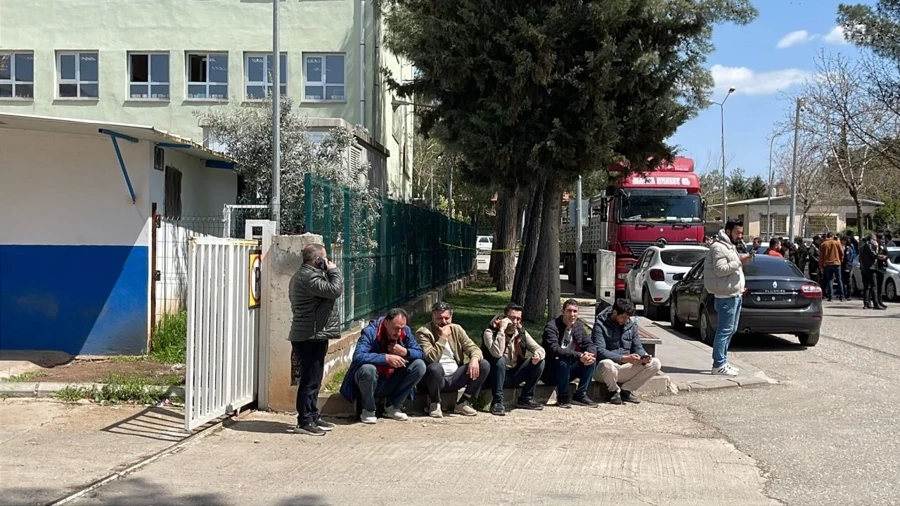 Dün okulda dehşeti yaşatmıştı! 19 yaşındaki saldırgan toprağa verildi: Ailesi ile ilgili flaş karar - Sayfa 3