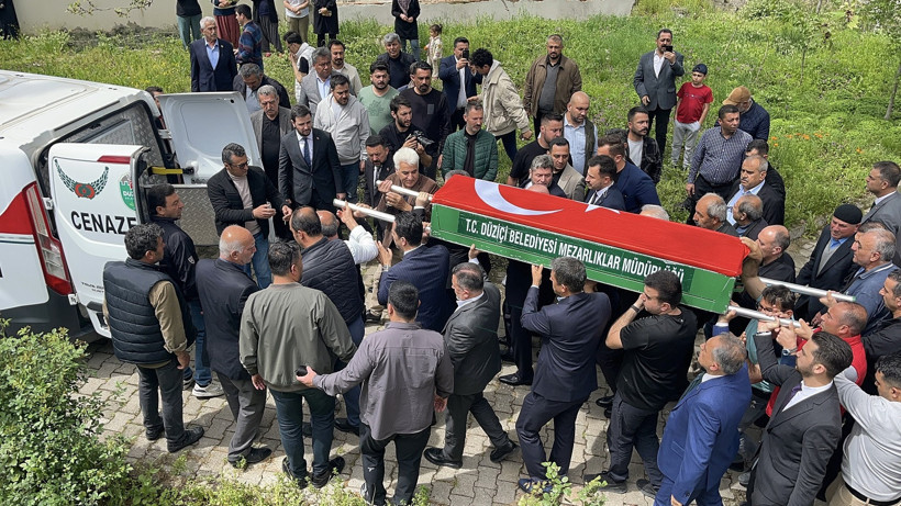 Öğretmen ve öğrencilere en acı veda... Gözyaşları sel oldu... - Sayfa 11