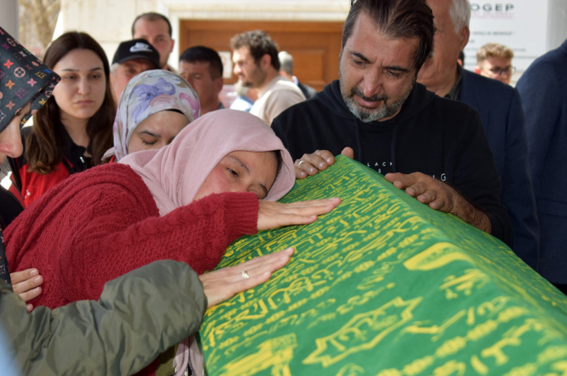 Öğretmen ve öğrencilere en acı veda... Gözyaşları sel oldu... - Sayfa 8