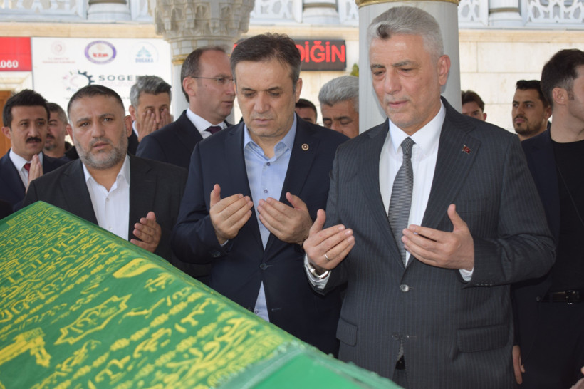 Öğretmen ve öğrencilere en acı veda... Gözyaşları sel oldu... - Sayfa 9