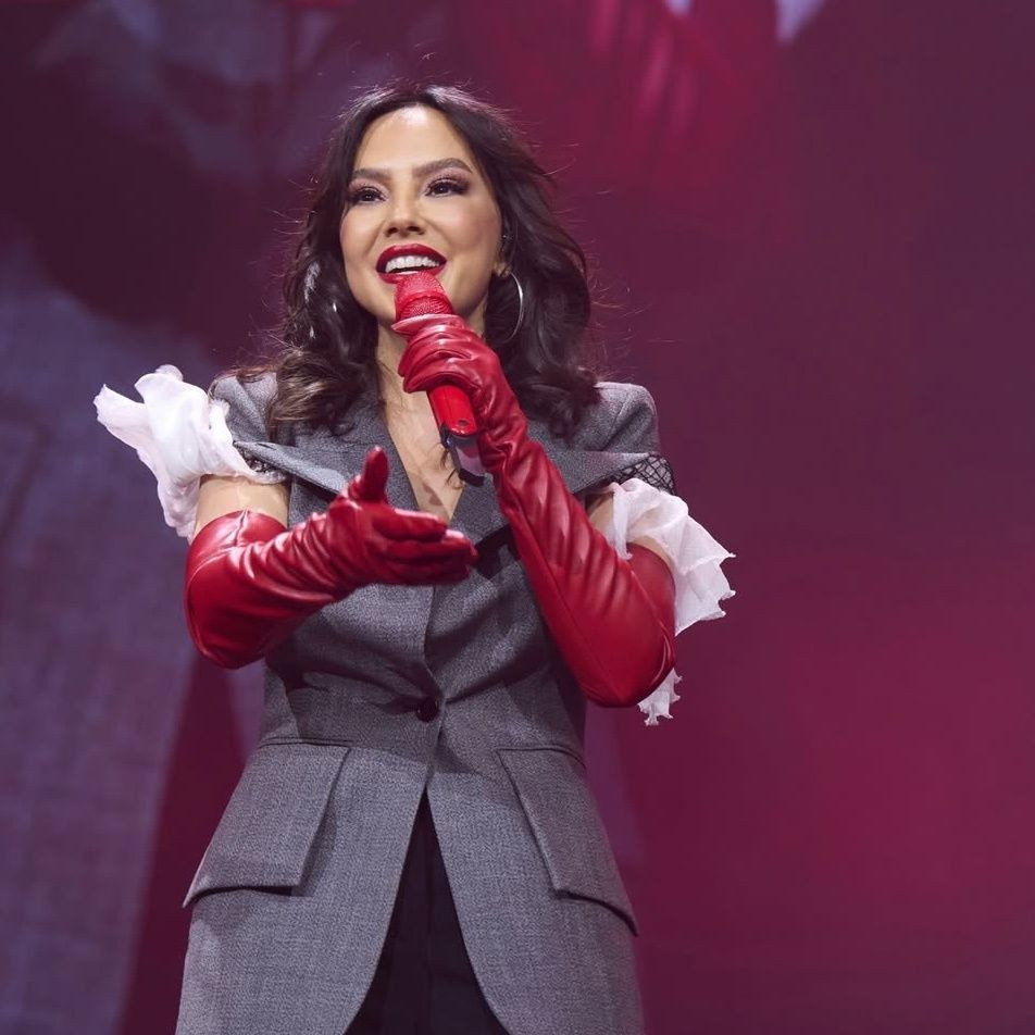 Ebru Gündeş yaptırdığı estetiğe servet saçtı: 10 yaş gençleşti - Sayfa 11