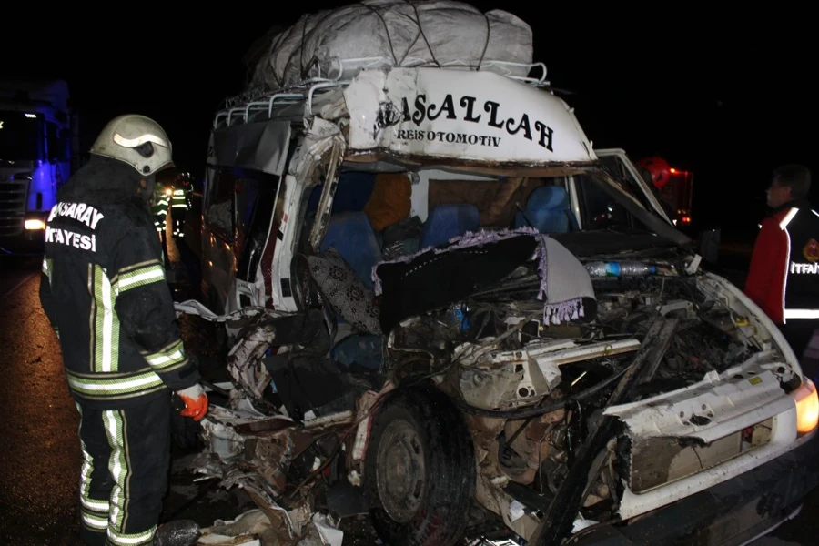 Katliam gibi kaza! Tarım işçilerini taşıyan minibüs TIR'a çarptı - Sayfa 3