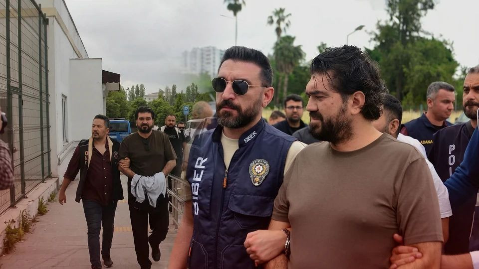 Rezillikleri bir bir dökülüyor: Kendini polis olarak tanıtıp, Nagehan Alçı’yı ‘ajan’ ilan etmiş! - Sayfa 8