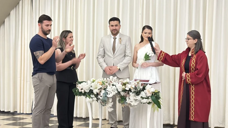 06.06.2026’da nikah yoğunluğu: Türkiye genelinde yüzlerce çift “özel tarih” için dünya evine girdi - Sayfa 1
