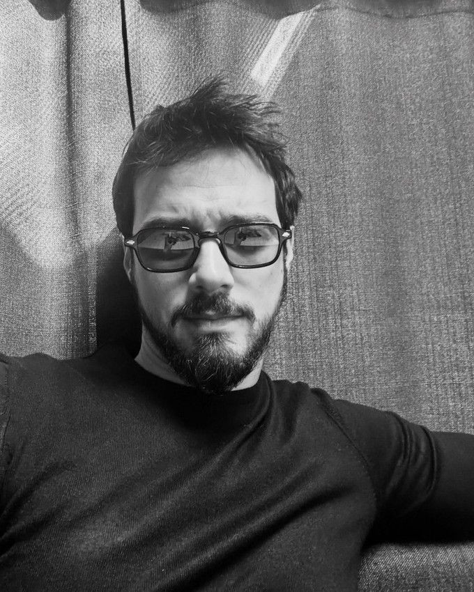 Ünlü yazarın torunuyla birlikteydi... Mert Yazıcıoğlu sevgilisi ile aşk pozları verdi - Sayfa 1