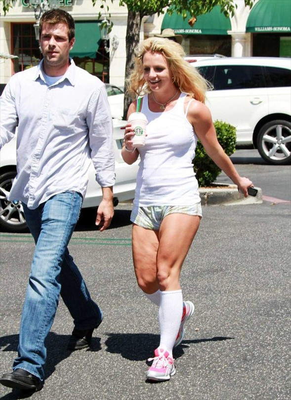 BRITNEY'İN PAPARAZZİ KABUSU! - Sayfa 1