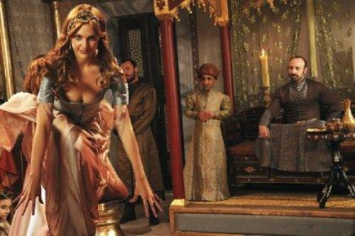 HÜRREM SULTAN'DAN CESUR POZLAR! - Sayfa 4