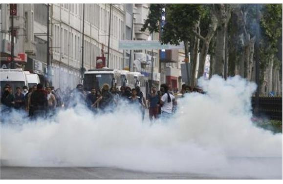 TÜRKİYE GEZİ PARKI İÇİN SOKAĞA DÖKÜLDÜ - Sayfa 70