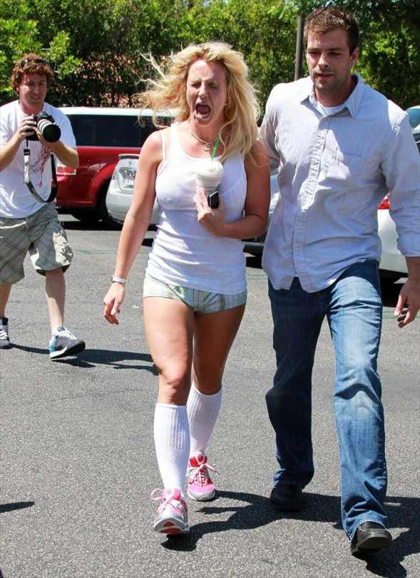 BRITNEY'İN PAPARAZZİ KABUSU! - Sayfa 10