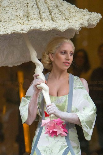 Lady Gaga Versace için soyundu! - Sayfa 11