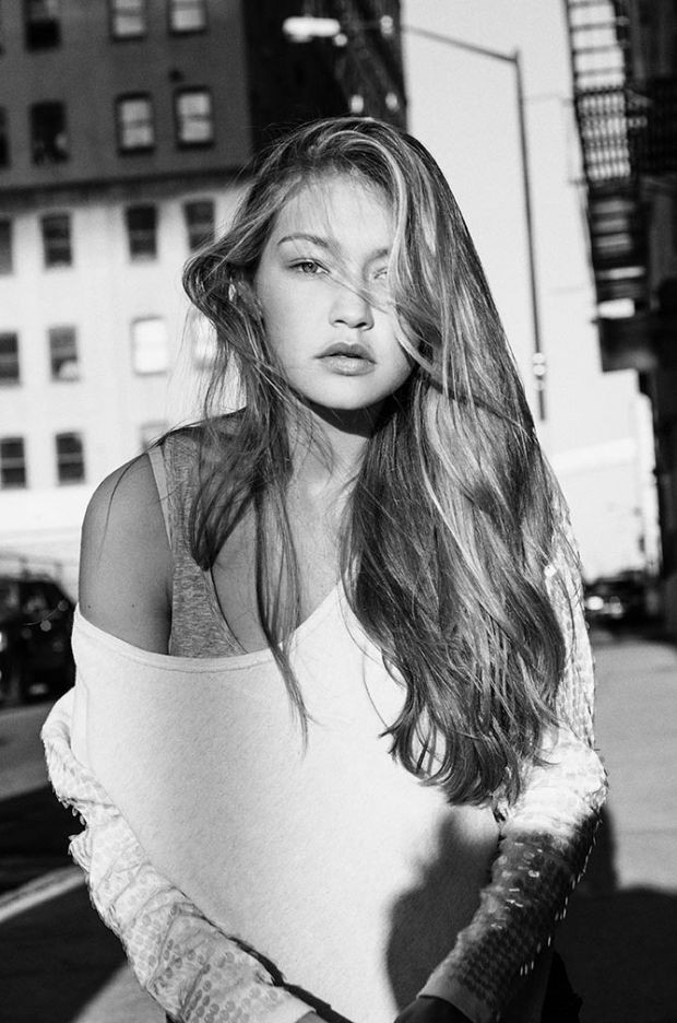 Gigi Hadid yine üstsüz! - Sayfa 47