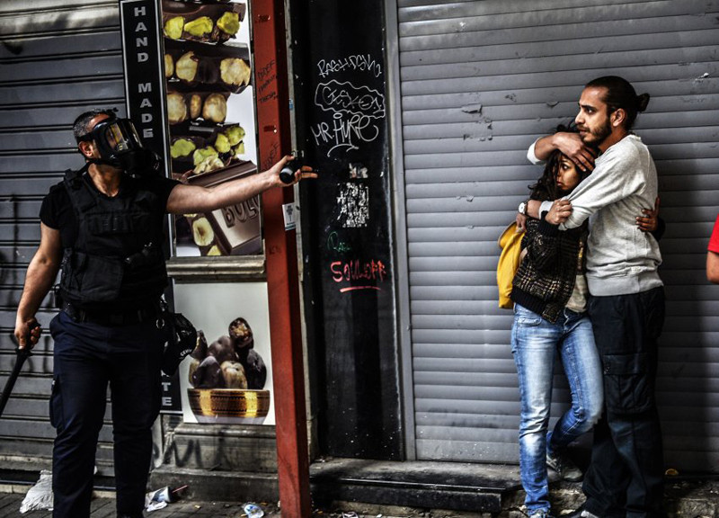 Yabancı ajanslar Gezi'yi bu karelerle duyurdu! - Sayfa 19