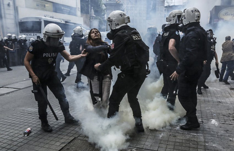 Yabancı ajanslar Gezi'yi bu karelerle duyurdu! - Sayfa 24