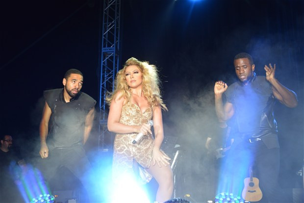 Hadise'den arkalı önlü frikik - Sayfa 25