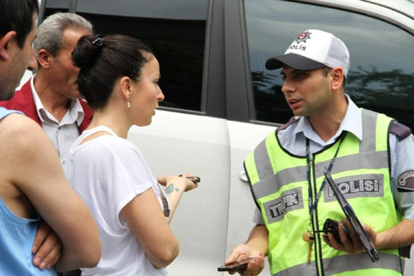 Ünlü oyuncuya büyük şok! Aracını bu hale getirdiler! - Sayfa 1