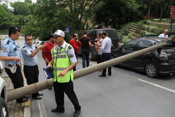 Ünlü oyuncuya büyük şok! Aracını bu hale getirdiler! - Sayfa 4