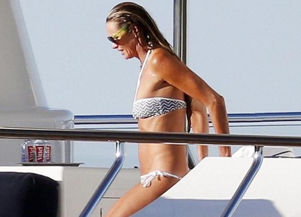 ELLE MCPHERSON 50 YAŞINDA VE HALA BİKİNİLİ - Sayfa 10