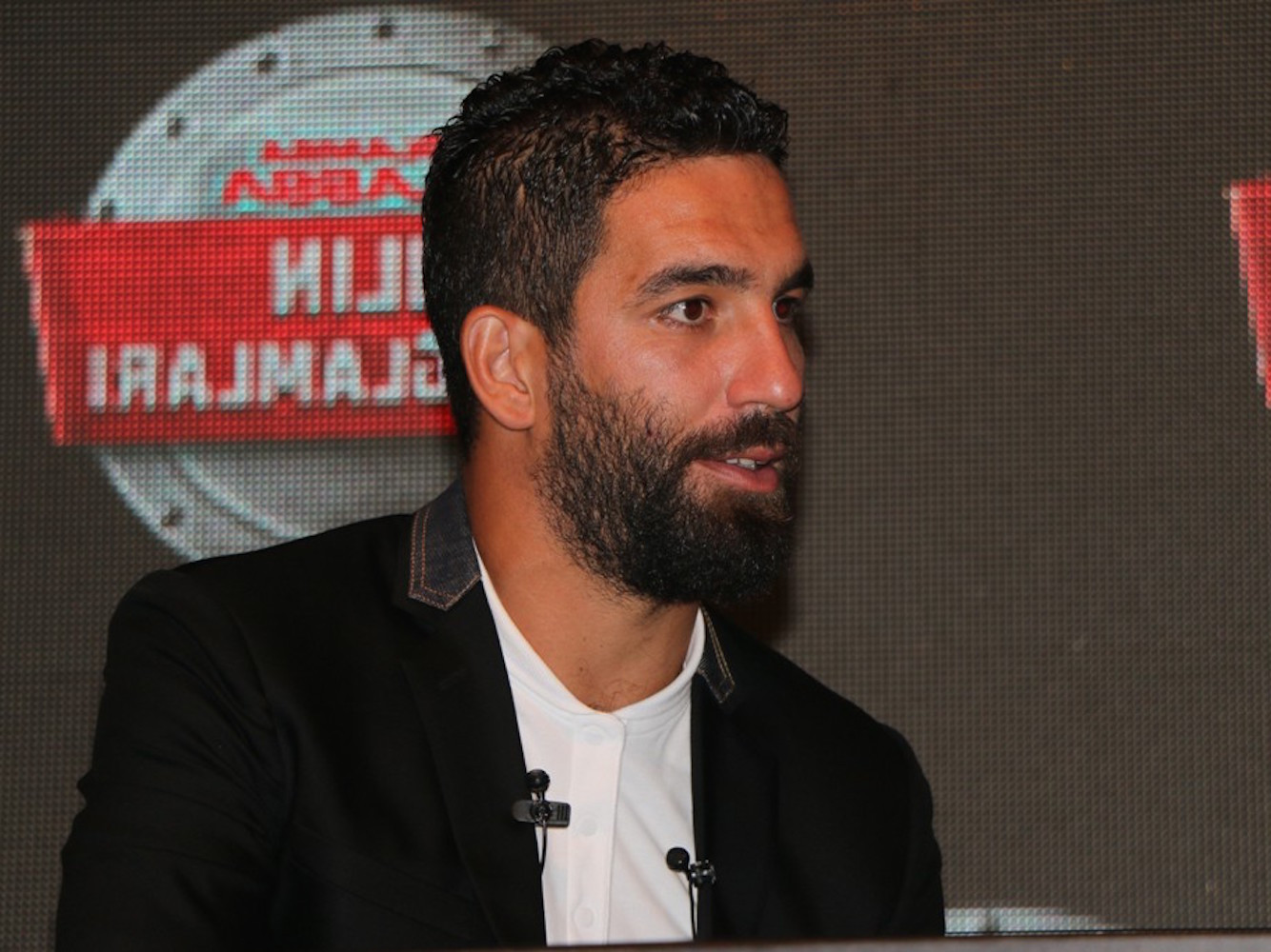 Magazin basınını sarsan dedikodu! Arda Turan kiminle yakınlaştı? - Sayfa 1