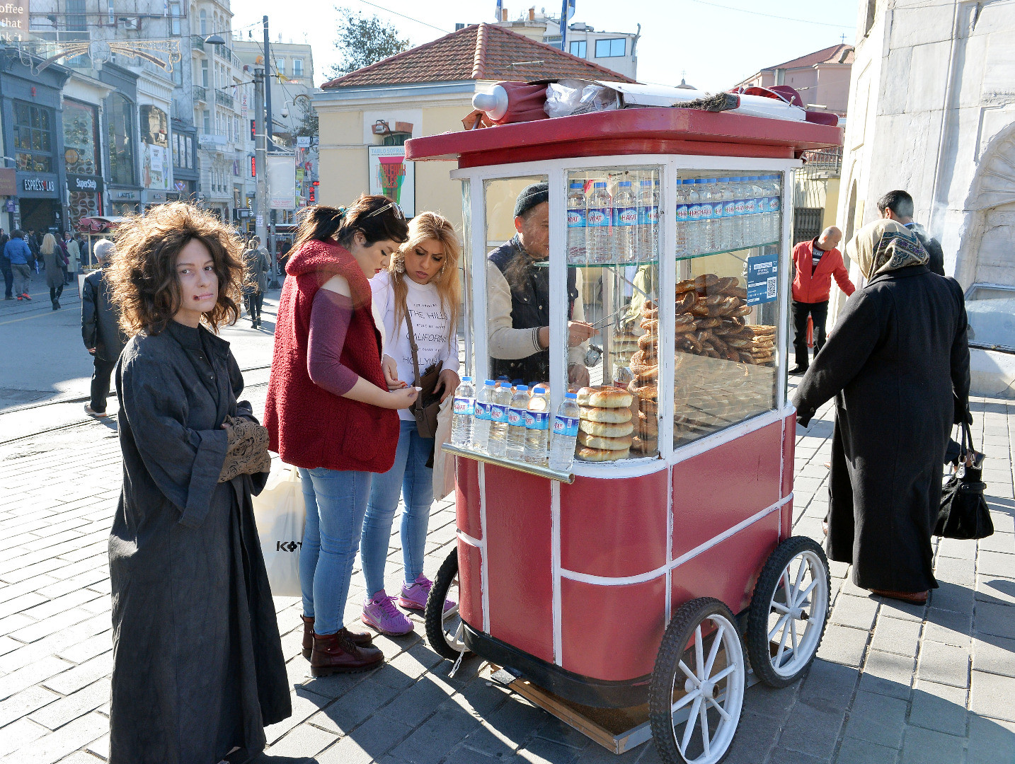 Güzel yazar dilenci oldu, avuç açtı; 4 saatte 46 lira topladı! - Sayfa 9