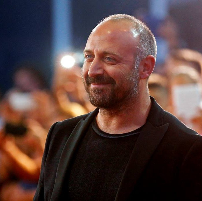 Halit Ergenç'in yeni dizisinde partneri kim oldu? - Sayfa 11