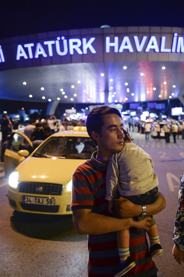 Dünya basını, hain saldırıyı bu fotoğraflarla gördü! - Sayfa 56