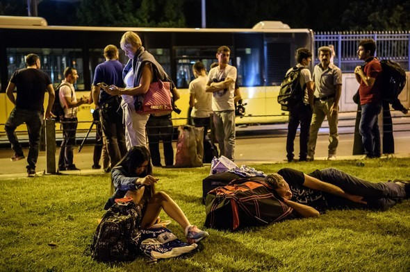 Dünya basını, hain saldırıyı bu fotoğraflarla gördü! - Sayfa 72