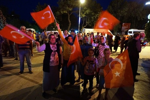 Boğaziçi Köprüsü'nde demokrasi yürüyüşü - Sayfa 2