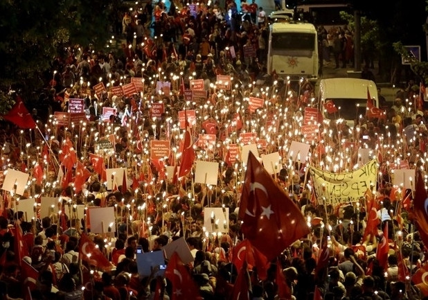 Boğaziçi Köprüsü'nde demokrasi yürüyüşü - Sayfa 3