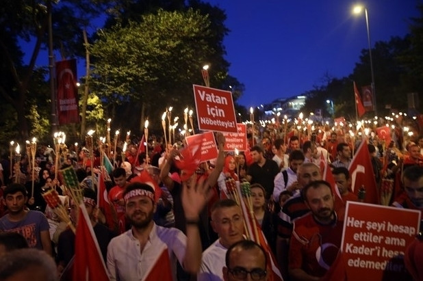 Boğaziçi Köprüsü'nde demokrasi yürüyüşü - Sayfa 4