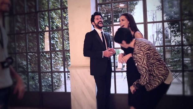 Fahriye Evcen ile Burak Özçivit'e balayı için servet teklif ettiler - Sayfa 1