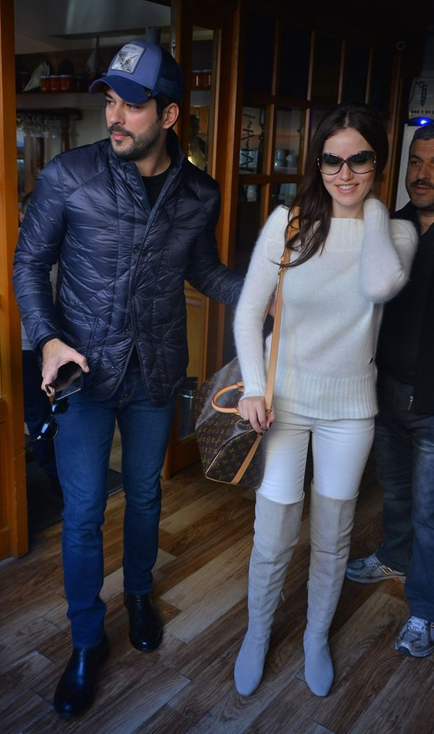 Fahriye Evcen ile Burak Özçivit'e balayı için servet teklif ettiler - Sayfa 5