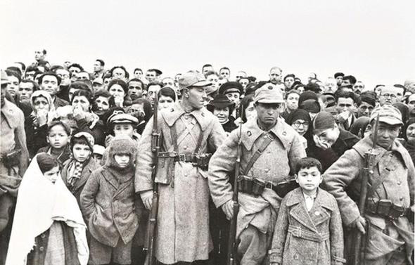 Atatürk'ün cenaze töreni görüntüleri: Bir millet kurtarıcısına ağlıyor - Sayfa 25