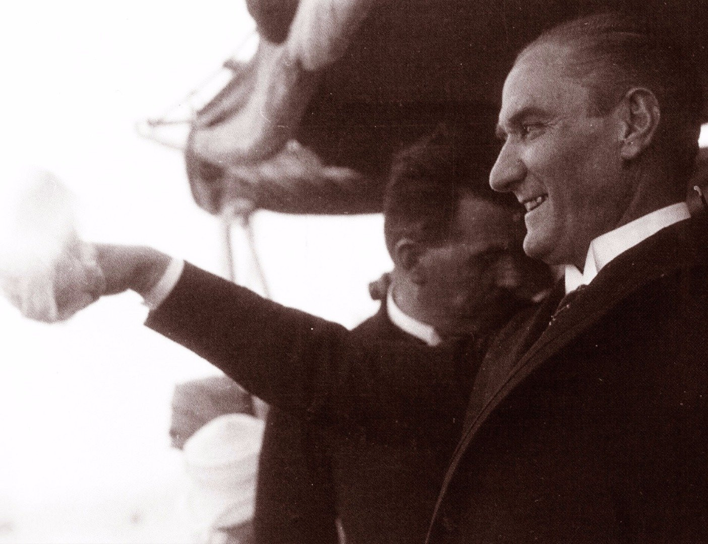 Atatürk'ün leblebilerini aşıran çocuğun arşivinden çıktı! - Sayfa 4